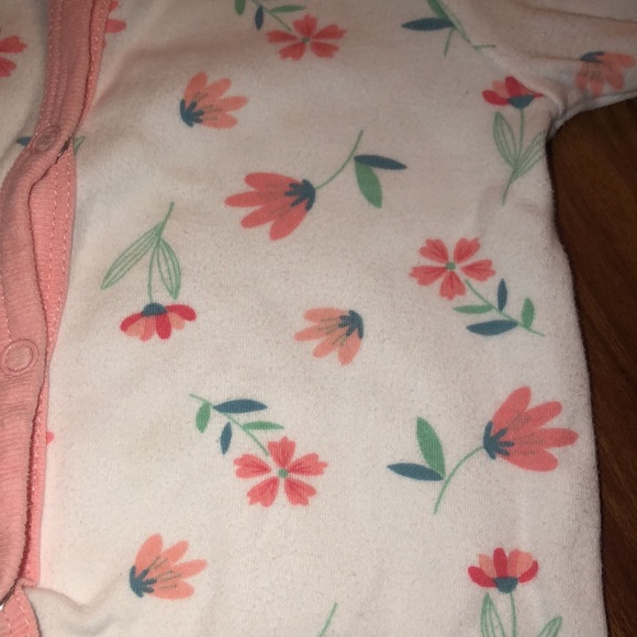 Baby girl long sleeved button up onesie - Picture 3 of 6